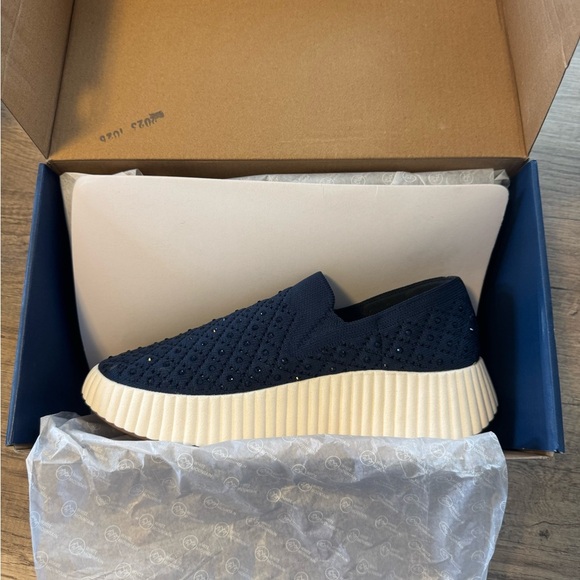 White Mountain Blue and Cream Loafers Slip-On Shoes - Picture 1 of 6